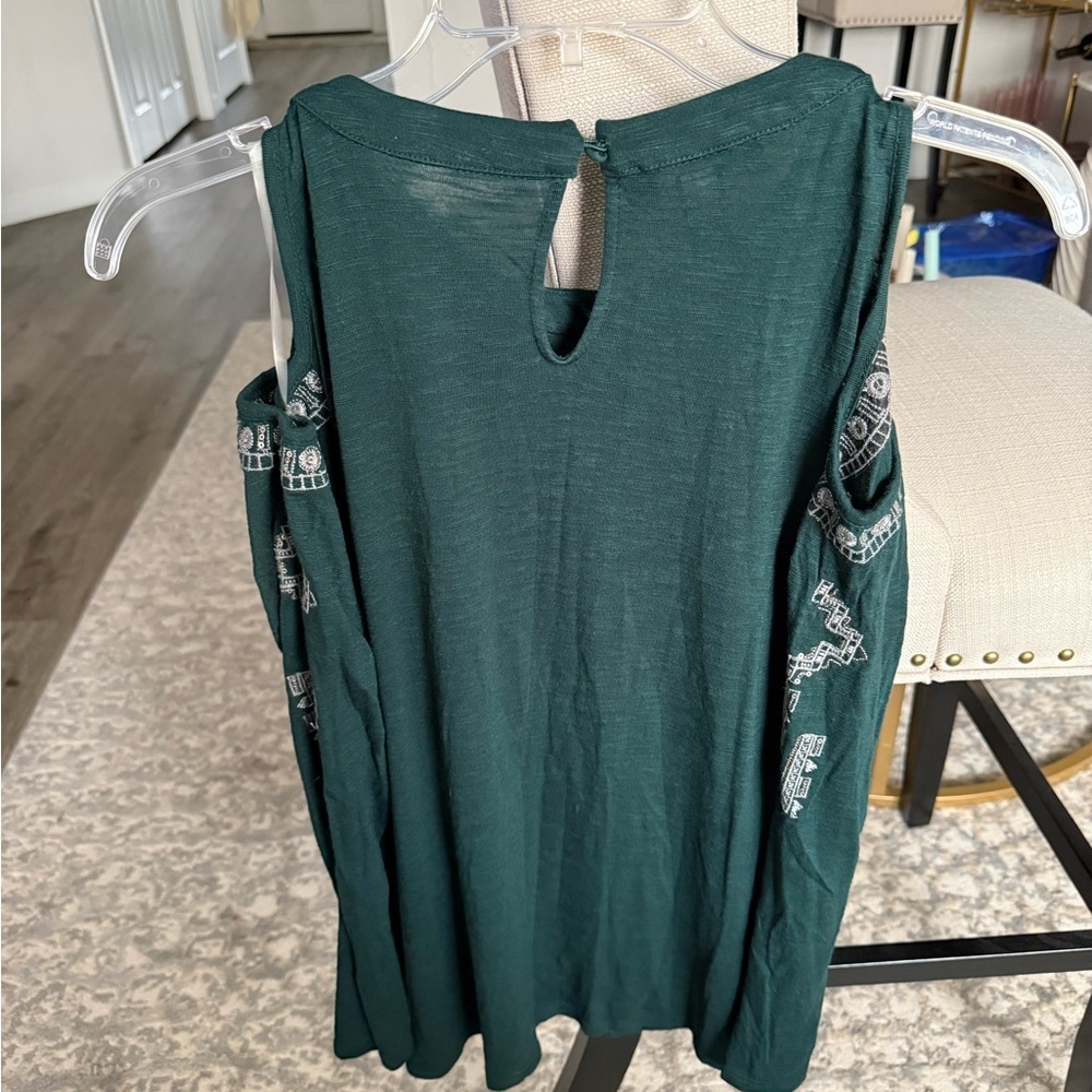 EUC International Concepts Embroidered Velvet Green Top, M - Picture 5 of 5